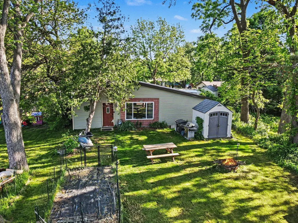 240 W Amy Street Hastings City MI 49058