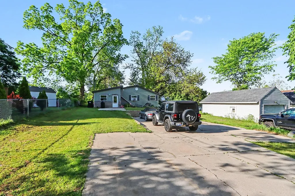 240 W Amy Street Hastings City MI 49058