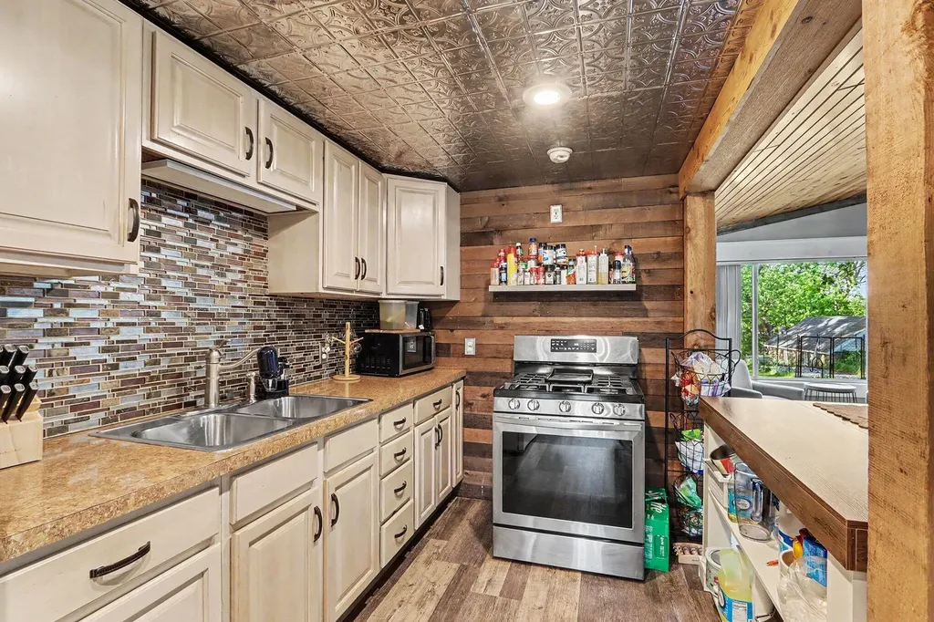 240 W Amy Street Hastings City MI 49058