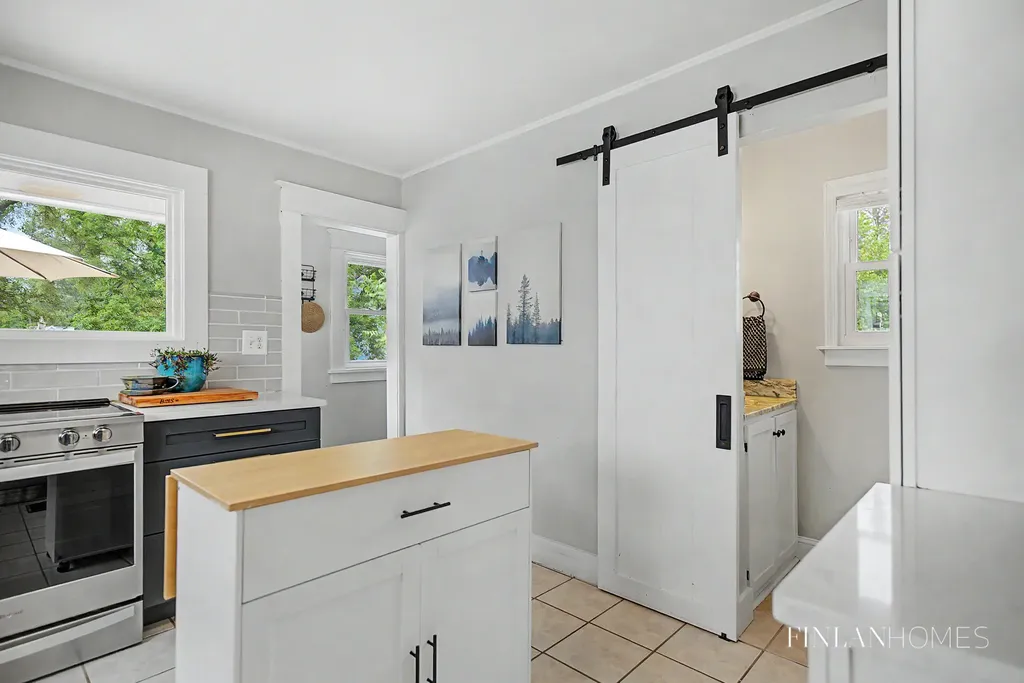 501 Emerald Avenue NE Grand Rapids City MI 49503