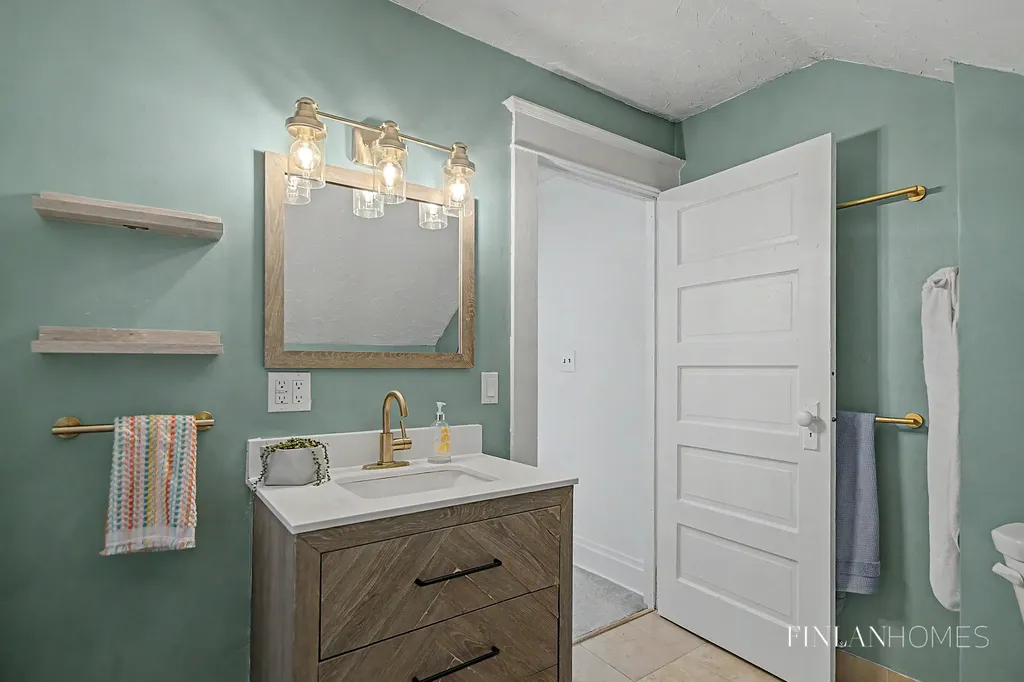 501 Emerald Avenue NE Grand Rapids City MI 49503