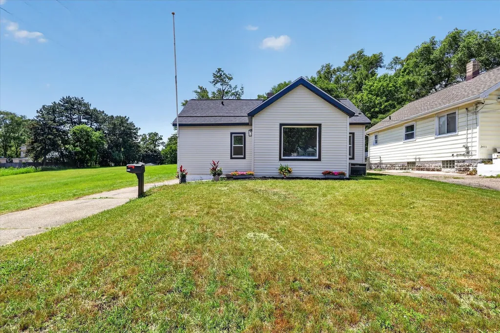 2473 Longstreet Avenue SW Wyoming City MI 49509