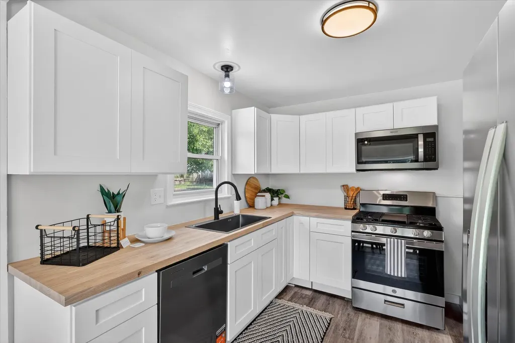 2473 Longstreet Avenue SW Wyoming City MI 49509