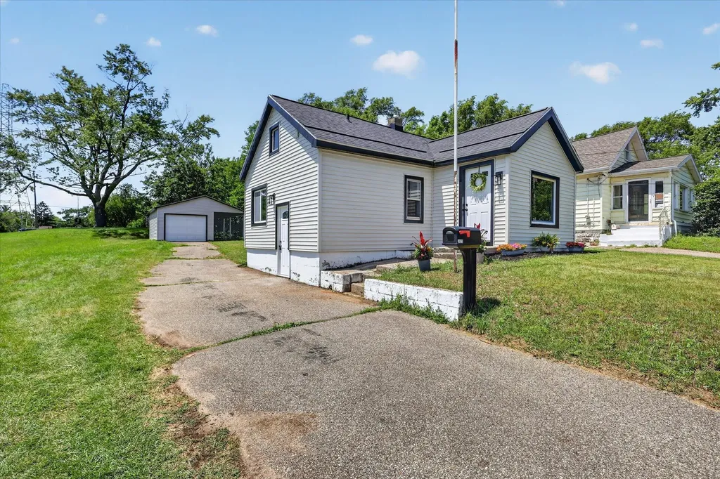2473 Longstreet Avenue SW Wyoming City MI 49509