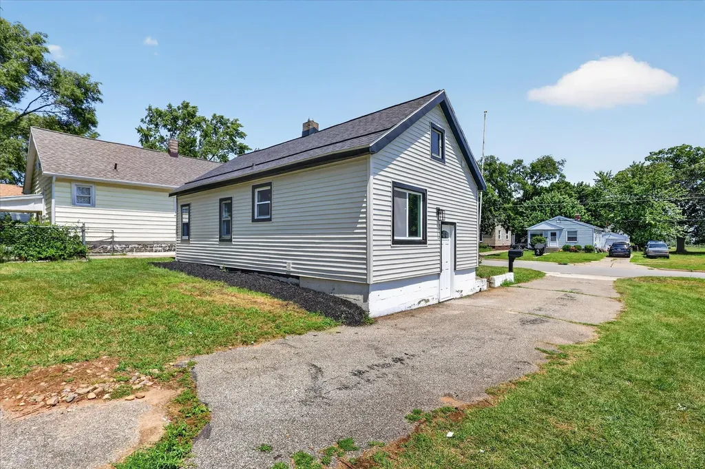 2473 Longstreet Avenue SW Wyoming City MI 49509