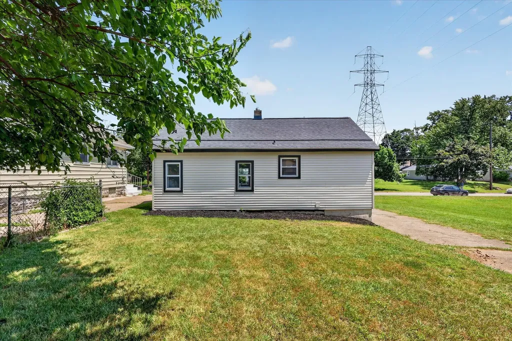 2473 Longstreet Avenue SW Wyoming City MI 49509
