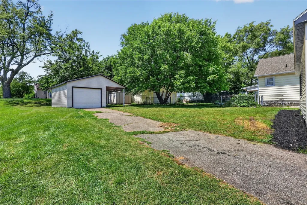 2473 Longstreet Avenue SW Wyoming City MI 49509