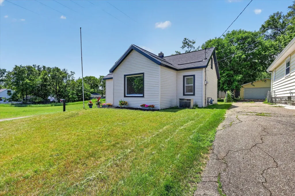 2473 Longstreet Avenue SW Wyoming City MI 49509