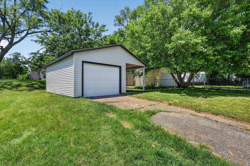 2473 Longstreet Avenue SW Wyoming City MI 49509