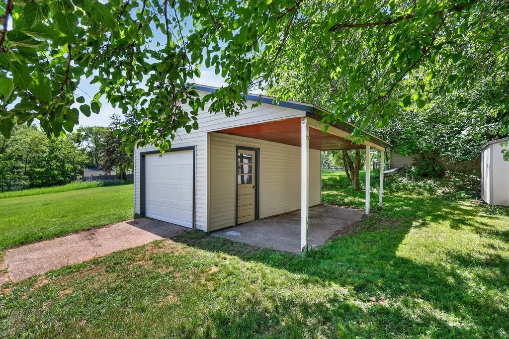 2473 Longstreet Avenue SW Wyoming City MI 49509