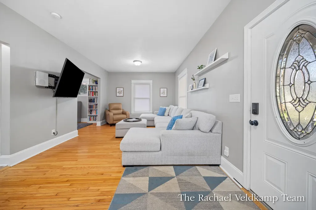 348 Gladstone Drive SE East Grand Rapids City MI 49506