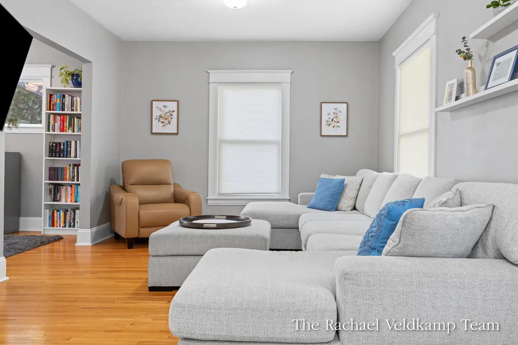 348 Gladstone Drive SE East Grand Rapids City MI 49506