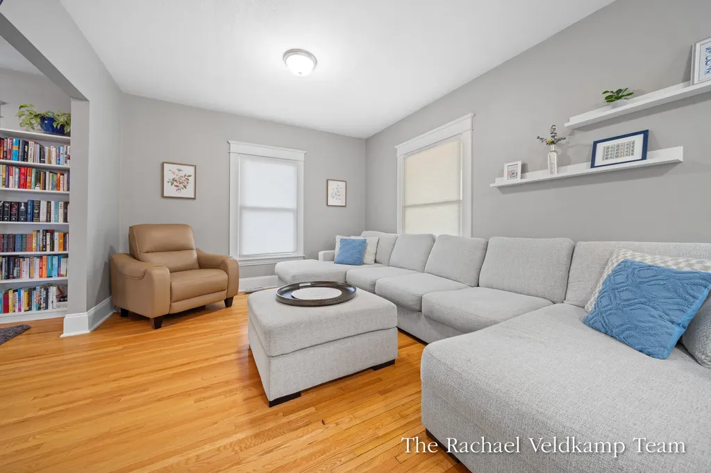 348 Gladstone Drive SE East Grand Rapids City MI 49506