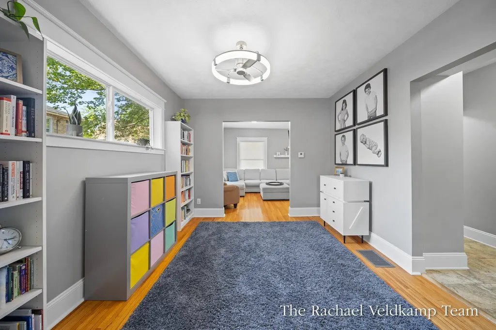 348 Gladstone Drive SE East Grand Rapids City MI 49506