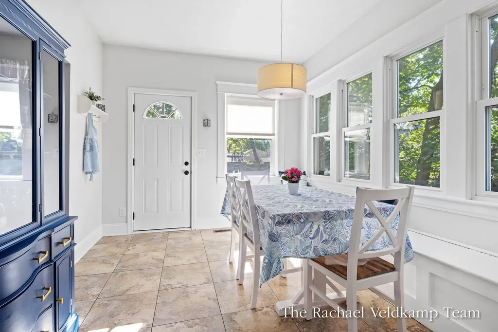 348 Gladstone Drive SE East Grand Rapids City MI 49506