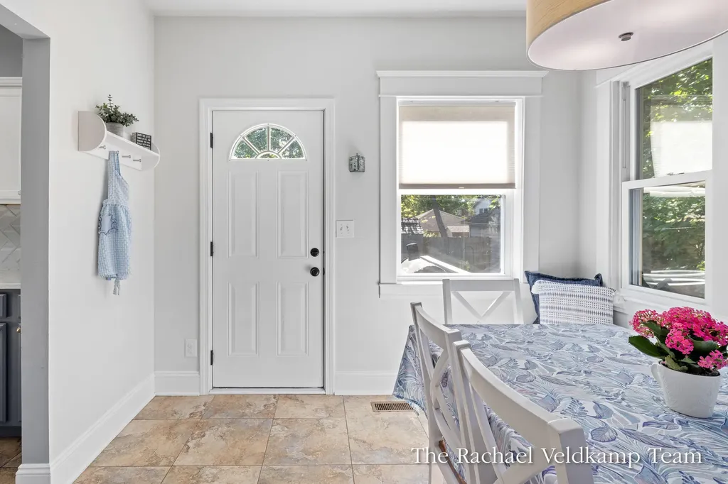 348 Gladstone Drive SE East Grand Rapids City MI 49506
