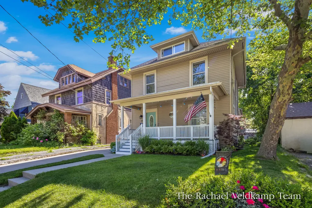 348 Gladstone Drive SE East Grand Rapids City MI 49506