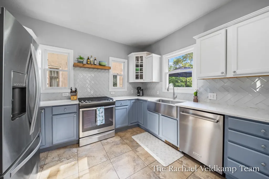 348 Gladstone Drive SE East Grand Rapids City MI 49506