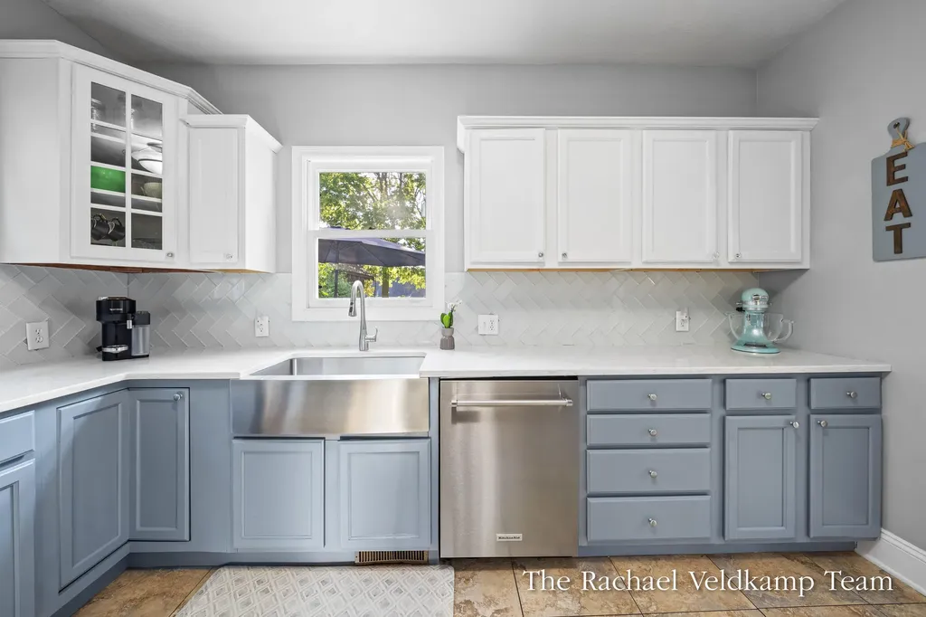 348 Gladstone Drive SE East Grand Rapids City MI 49506