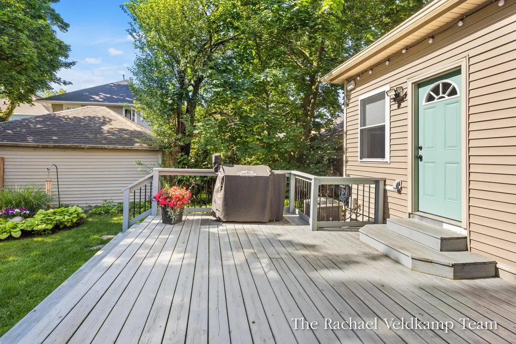 348 Gladstone Drive SE East Grand Rapids City MI 49506