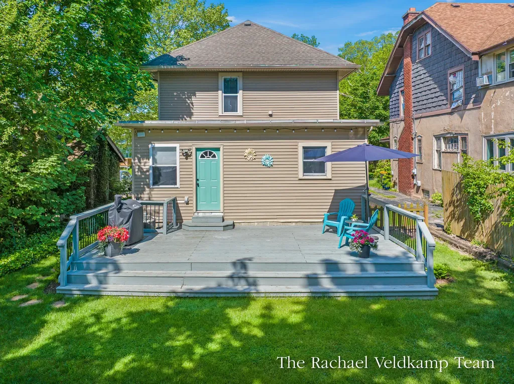 348 Gladstone Drive SE East Grand Rapids City MI 49506