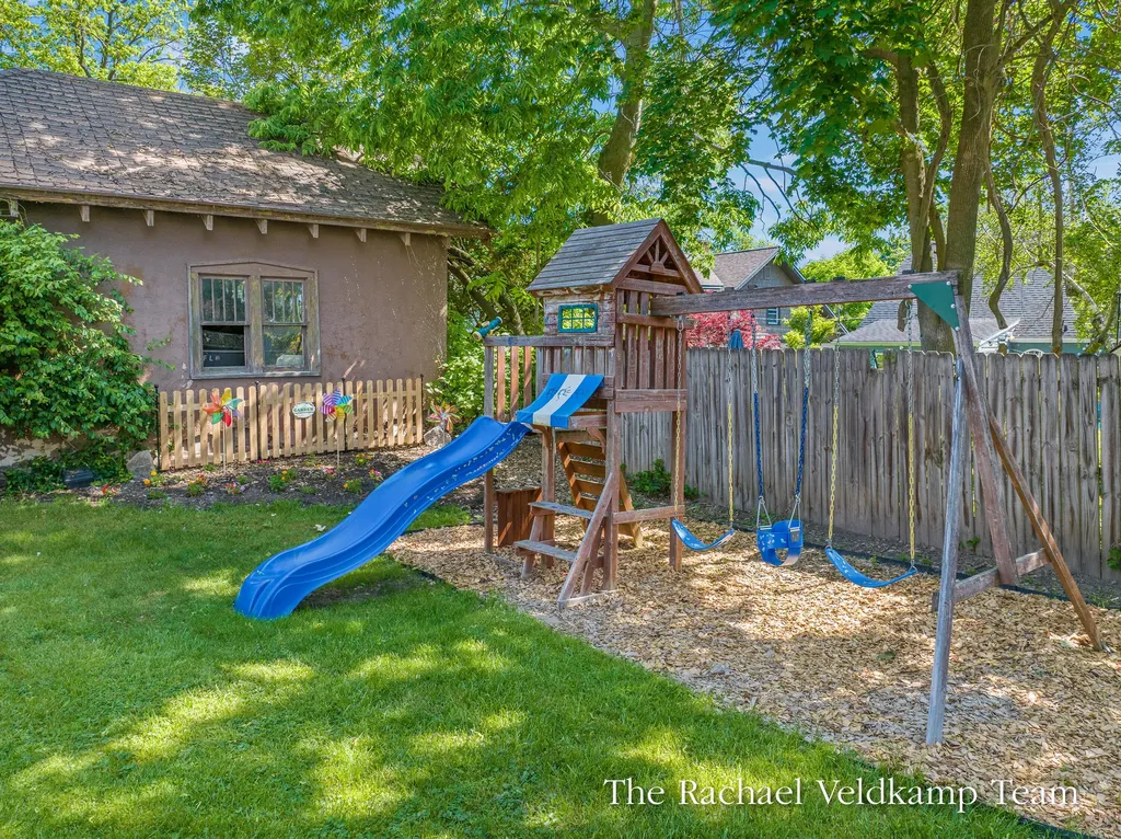 348 Gladstone Drive SE East Grand Rapids City MI 49506