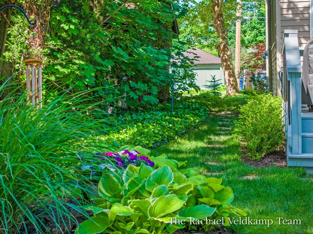 348 Gladstone Drive SE East Grand Rapids City MI 49506