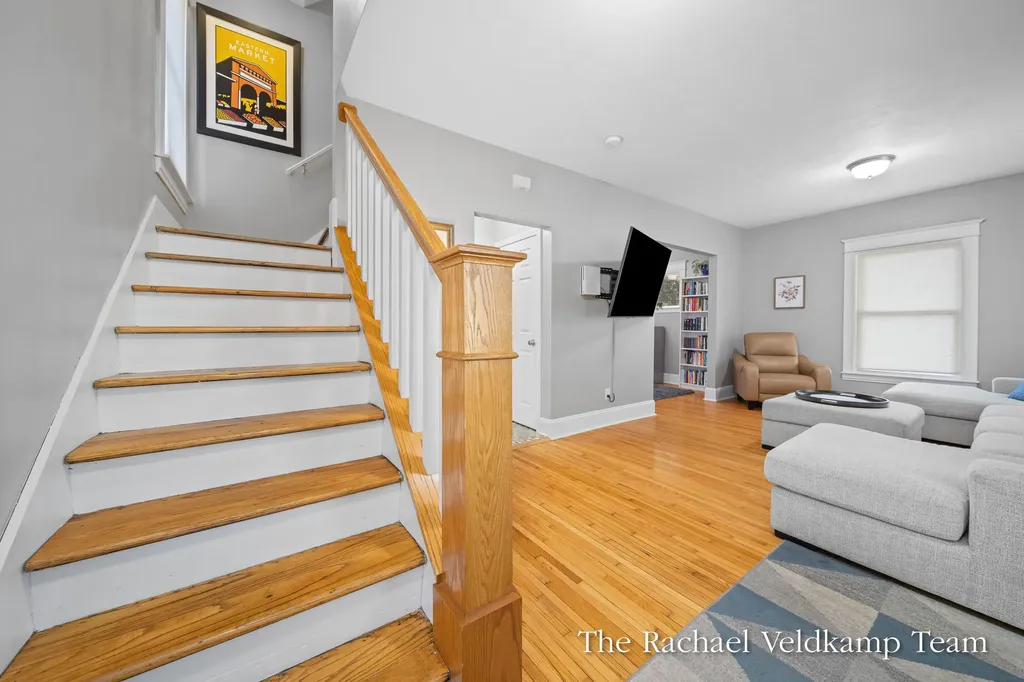 348 Gladstone Drive SE East Grand Rapids City MI 49506