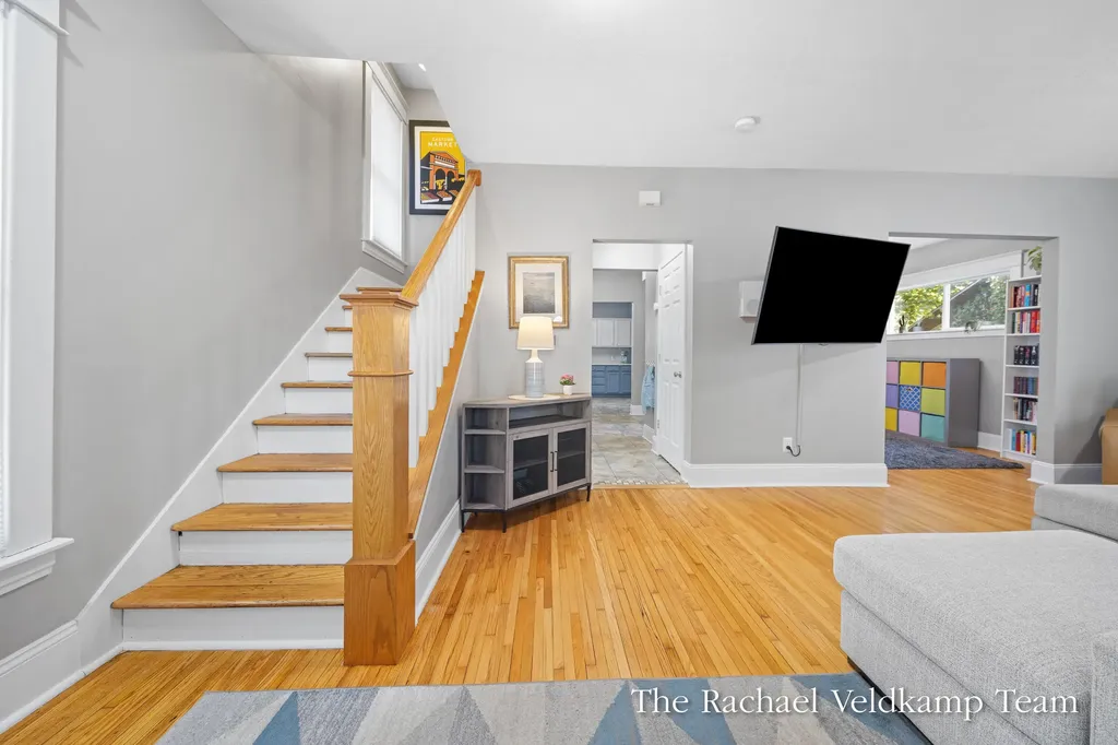 348 Gladstone Drive SE East Grand Rapids City MI 49506