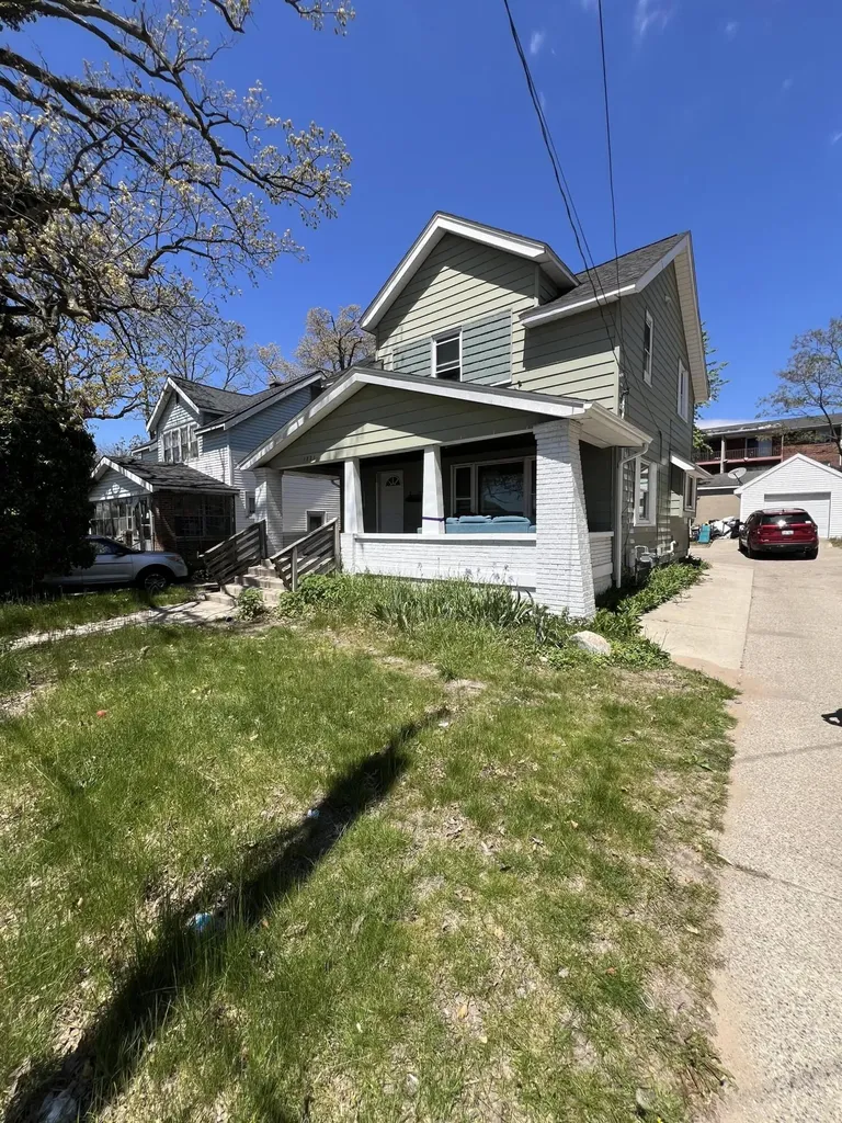 1321 Burton Street SE Grand Rapids City MI 49507