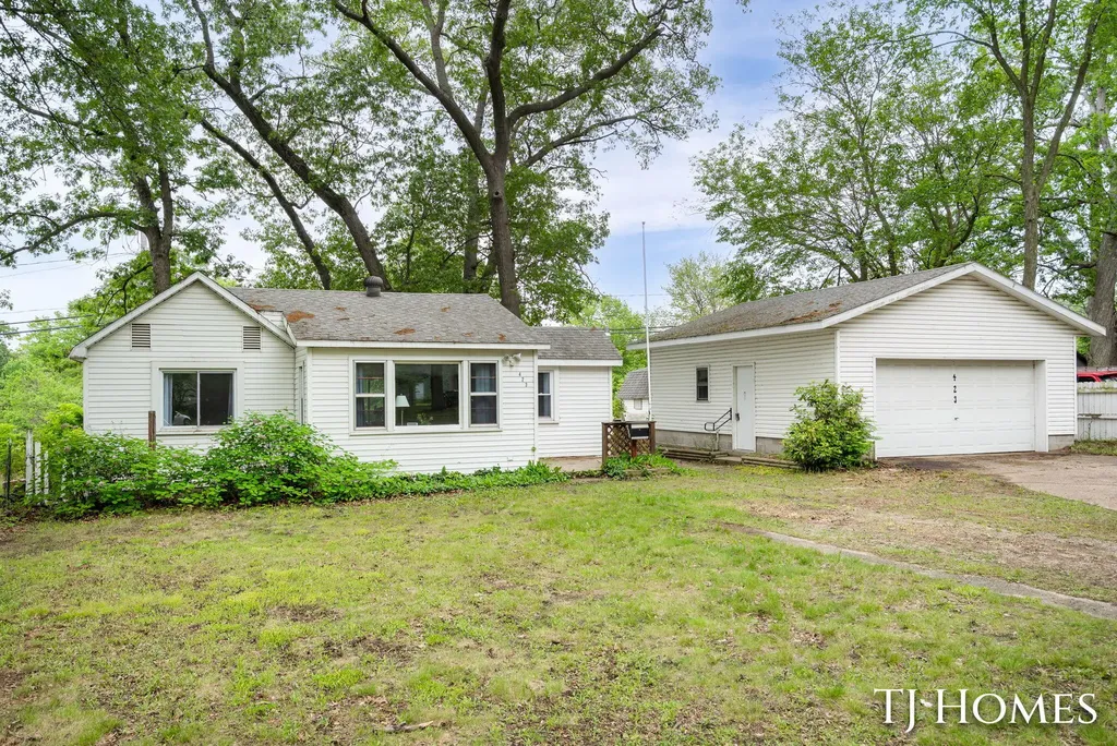 423 Collins Avenue Muskegon Heights City MI 49444