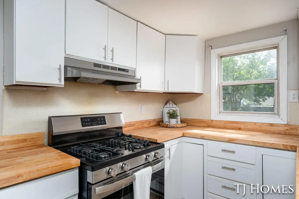 423 Collins Avenue Muskegon Heights City MI 49444
