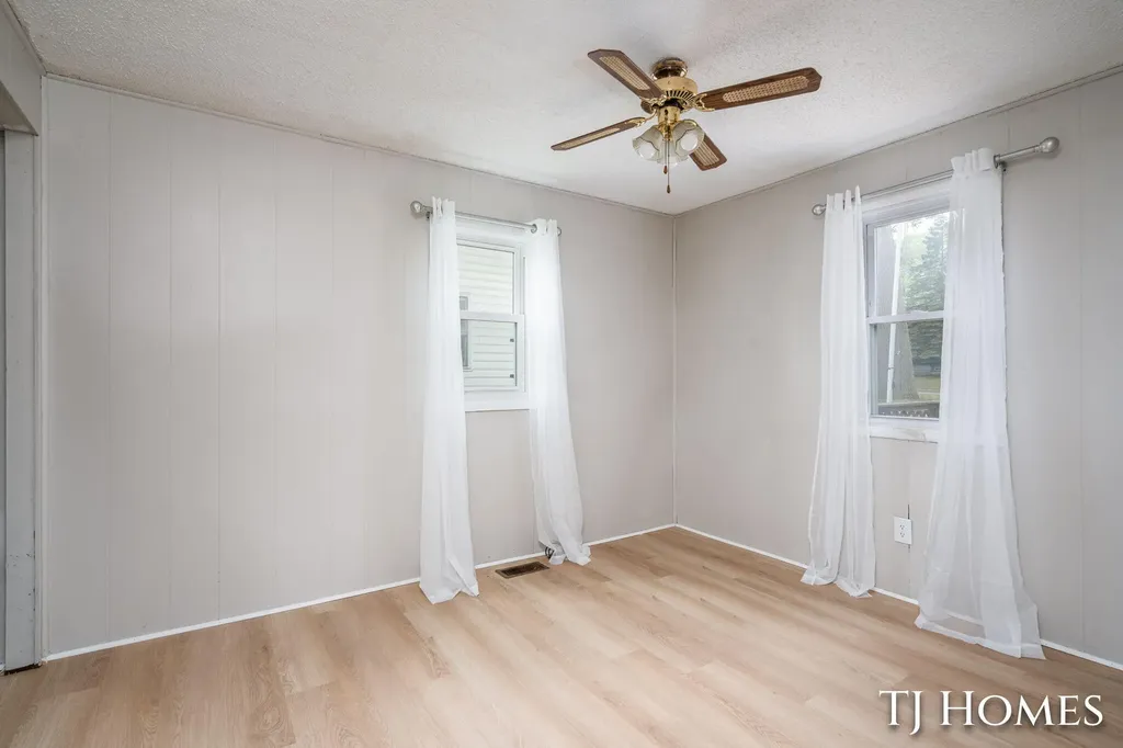 423 Collins Avenue Muskegon Heights City MI 49444
