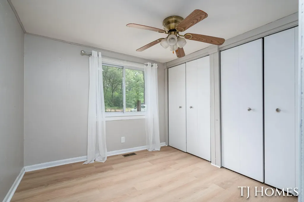423 Collins Avenue Muskegon Heights City MI 49444
