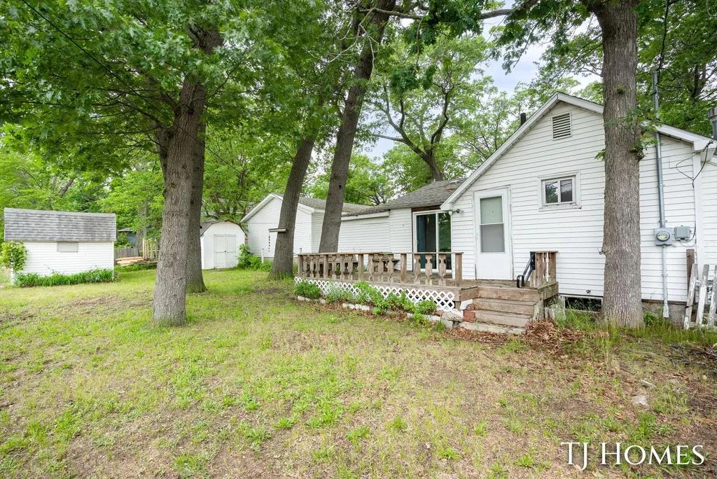 423 Collins Avenue Muskegon Heights City MI 49444