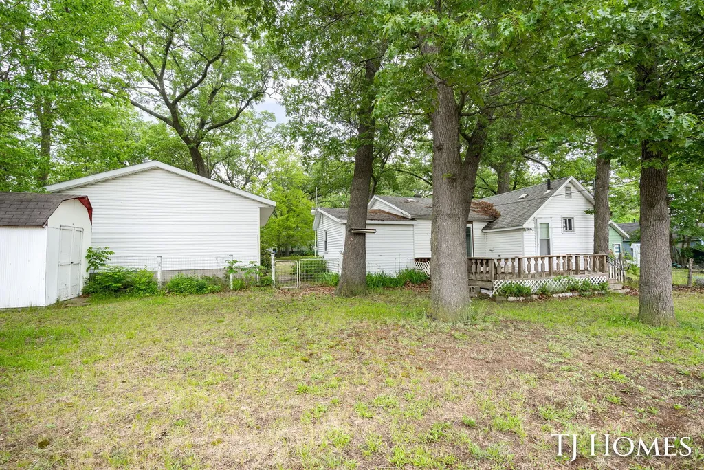 423 Collins Avenue Muskegon Heights City MI 49444