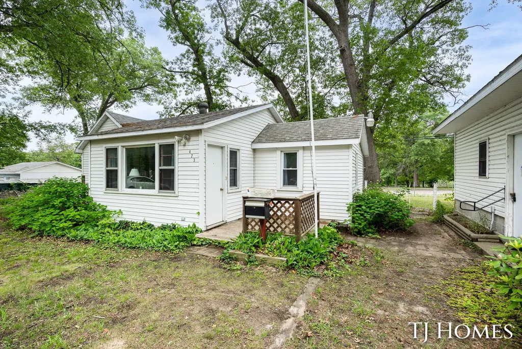 423 Collins Avenue Muskegon Heights City MI 49444