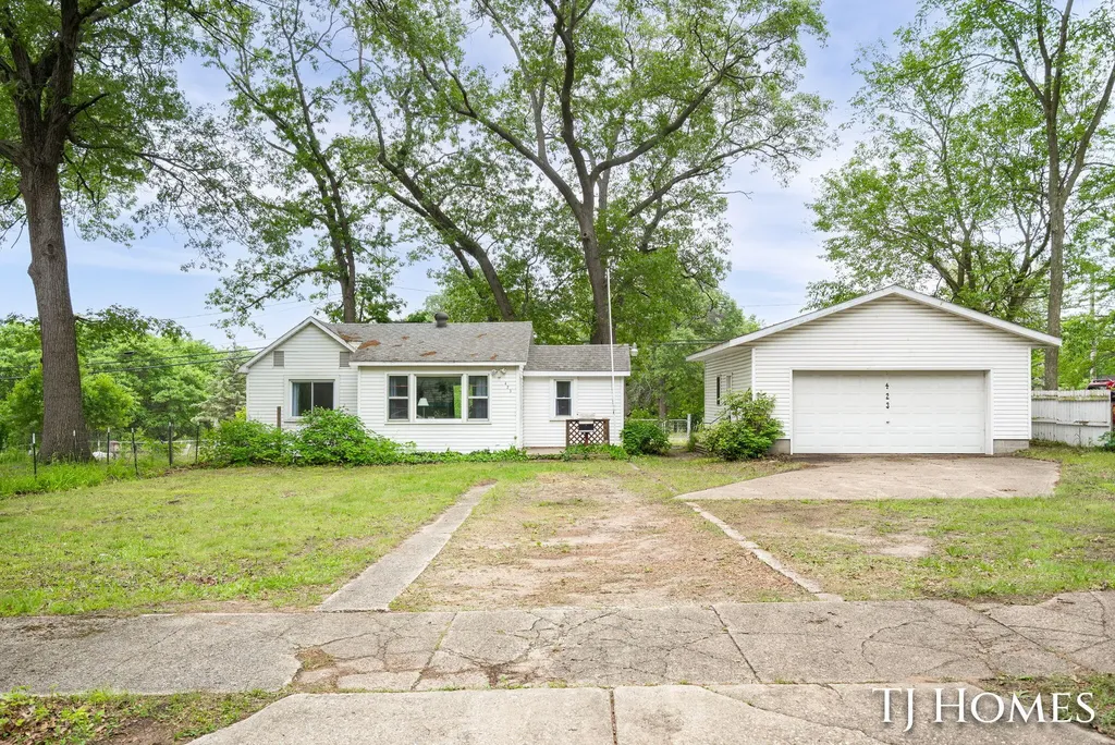 423 Collins Avenue Muskegon Heights City MI 49444