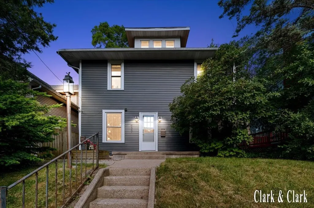 437 Rosewood Avenue SE East Grand Rapids City MI 49506