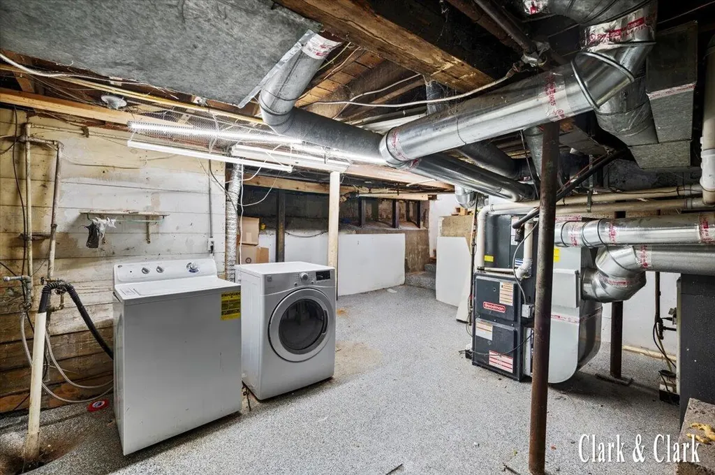 437 Rosewood Avenue SE East Grand Rapids City MI 49506