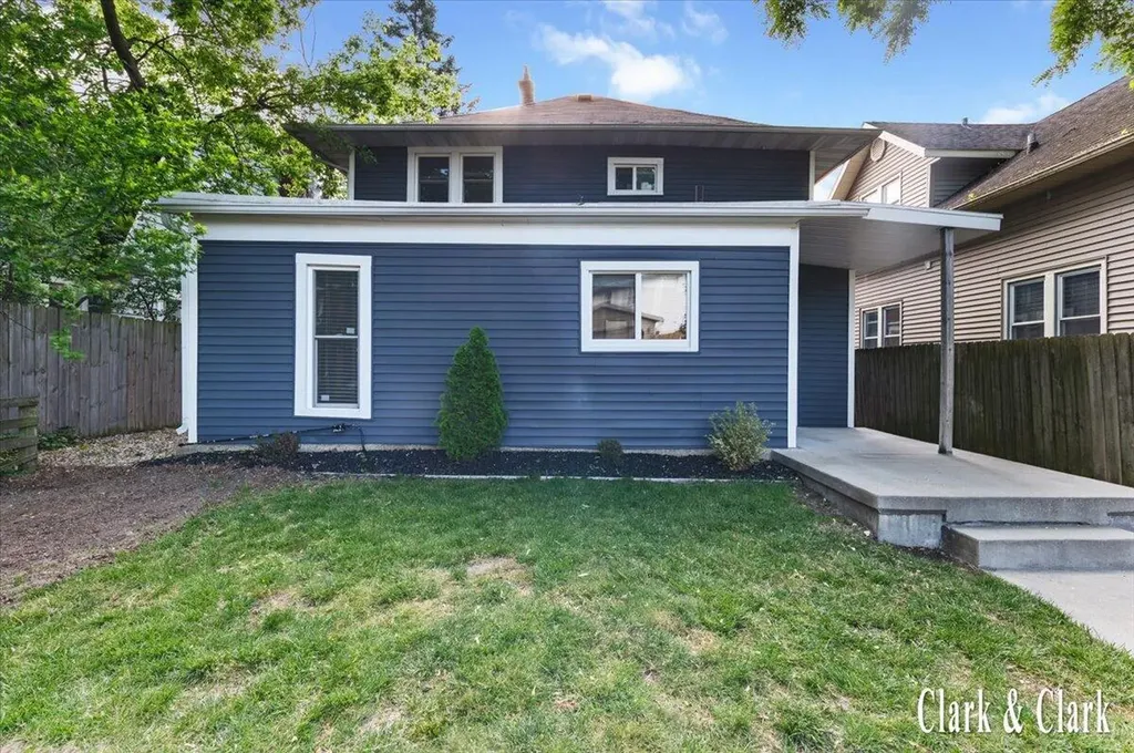 437 Rosewood Avenue SE East Grand Rapids City MI 49506