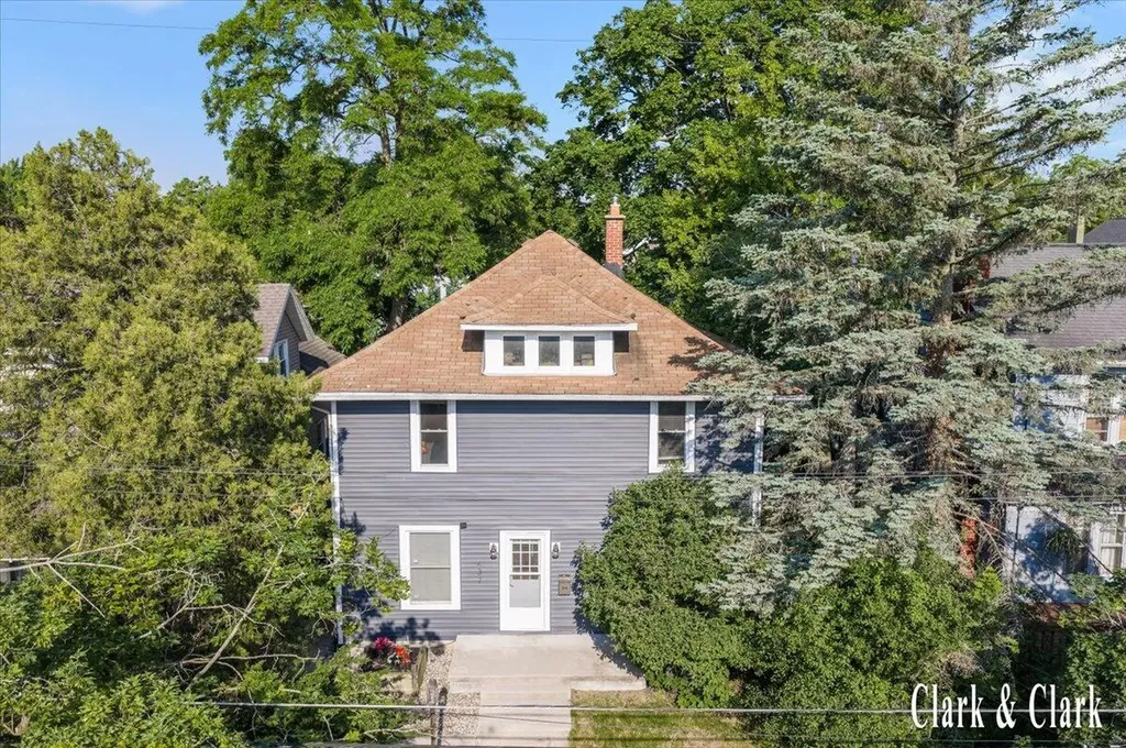 437 Rosewood Avenue SE East Grand Rapids City MI 49506