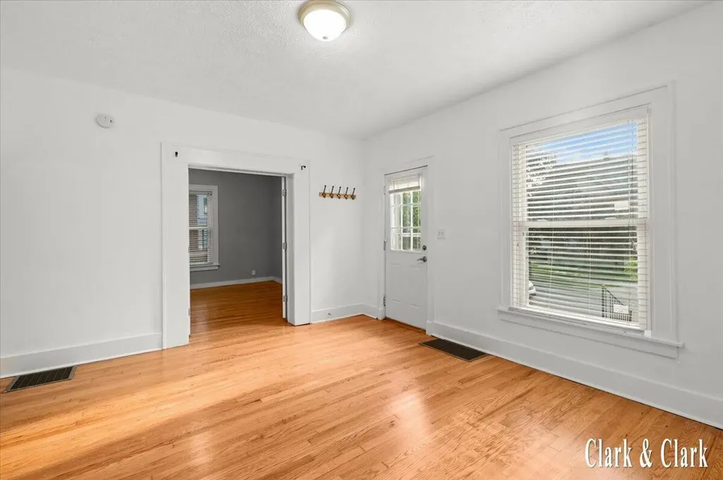 437 Rosewood Avenue SE East Grand Rapids City MI 49506