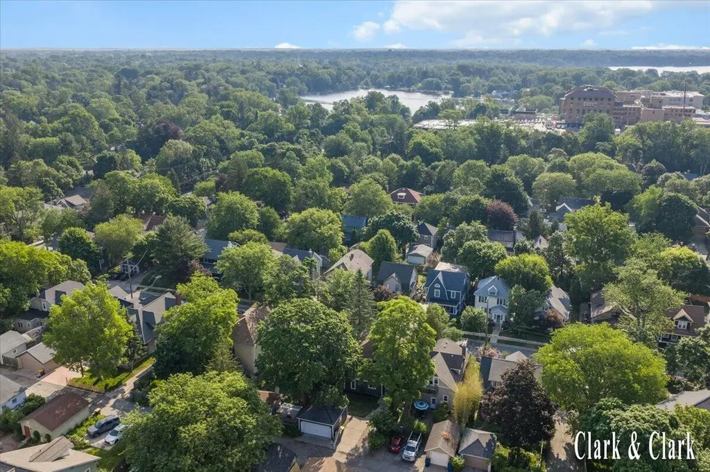 437 Rosewood Avenue SE East Grand Rapids City MI 49506