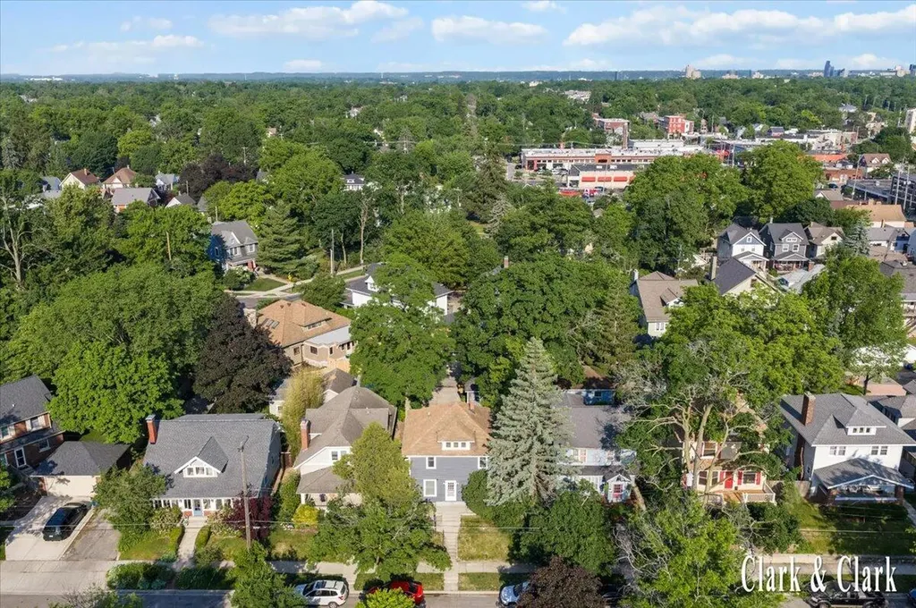 437 Rosewood Avenue SE East Grand Rapids City MI 49506