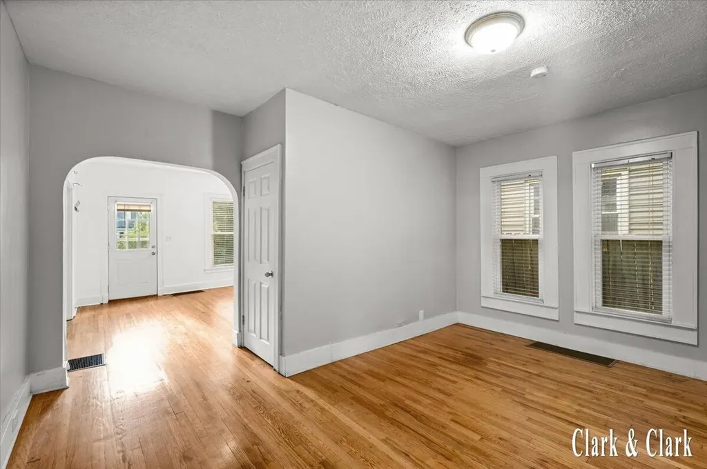 437 Rosewood Avenue SE East Grand Rapids City MI 49506