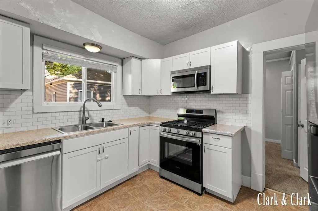 437 Rosewood Avenue SE East Grand Rapids City MI 49506