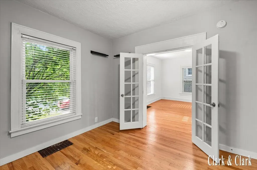 437 Rosewood Avenue SE East Grand Rapids City MI 49506
