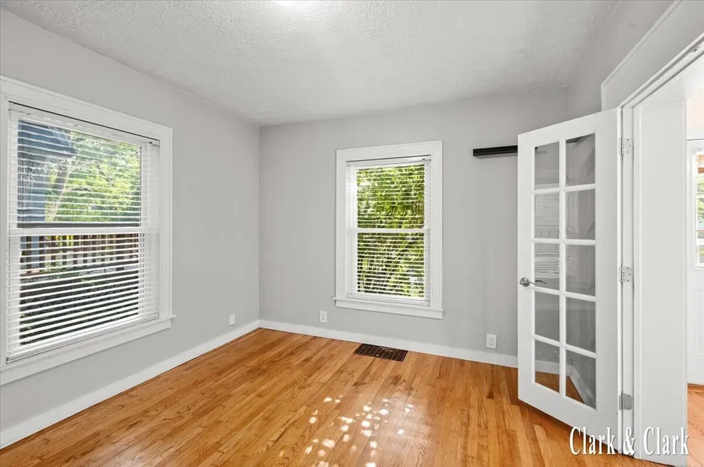 437 Rosewood Avenue SE East Grand Rapids City MI 49506