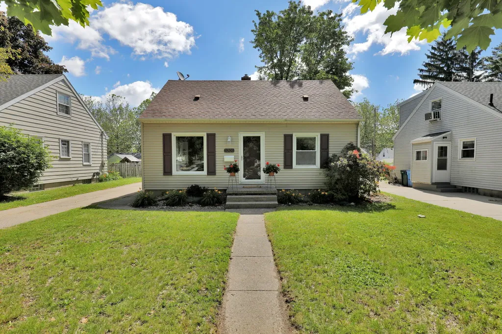 3201 Sablain Parkway Drive Lansing City MI 48910